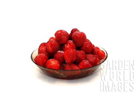 Ripe_strawberries_with_sugar_in_a_translucent_plate_on_a_light_background_Natural_color_and_shape_Cl