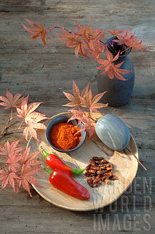 Pepper_Capsicum_annuum_powder_dried_and_fresh_red_Maple_leaves