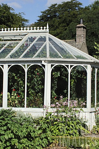 Kitchen_garden__conservatory_at_House_of_Puitmuies_Scotland