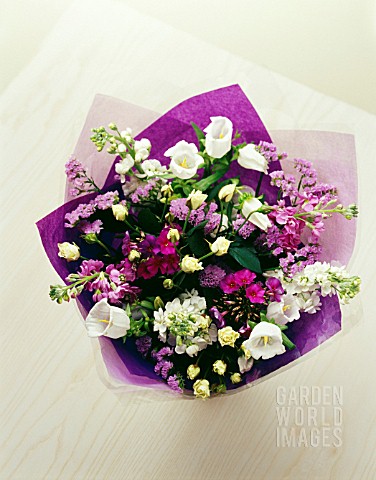 WHITE_AND_PINK_FLOWER_BOUQUET