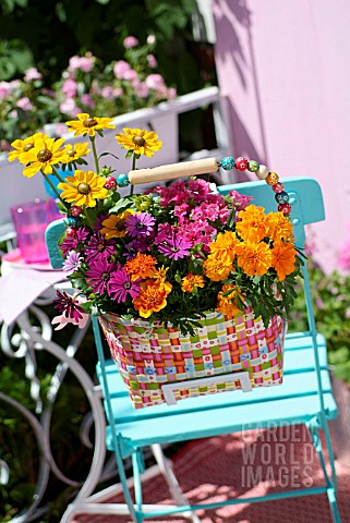 MIXED_SUMMER_FLOWERS_IN_BASKET