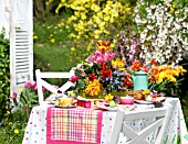 COLOURFUL EASTER TABLE