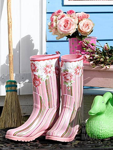 WELLIES_WITH_ROSE_BLOSSOM_PRINTS