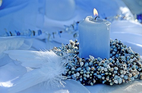 CANDLE_WITH_WREATH