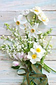 MIXED WHITE FLOWERING BOUQUET