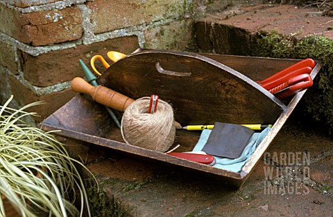 GARDEN_TOOLS_IN_WOODEN_TRUG__WIH_DIBBERS_STRING_AND_KNIVES