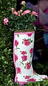 HUNTERS WELLINGTON BOOT PLANTED WITH PINK ROSES