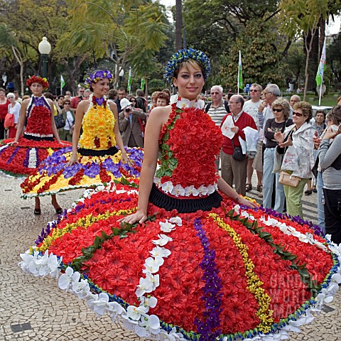 FLOWER_GIRLS_AT_THE_FESTA_DES_FLORES_MADEIRA