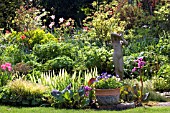 ASHOVER,  STREETLY,  VIEW OF THE POND AREA WITH STATUE,  NGS,  MAY