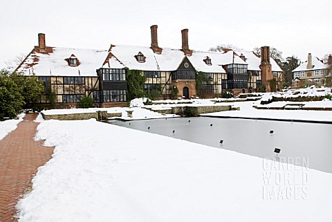 RHS_WISLEY_HOUSE_IN_THE_SNOW