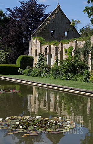 LILY_POND_AND_TITHE_BARN_SUDELEY_CASTLE_GARDENS