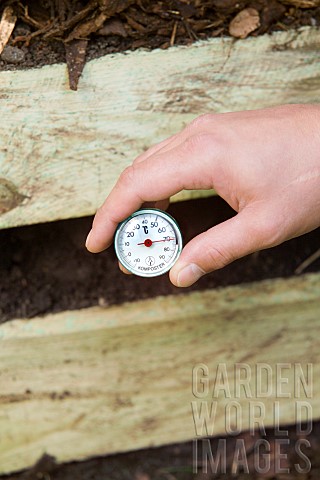 CHECKING_TEMPERATURE_OF_COMPOST