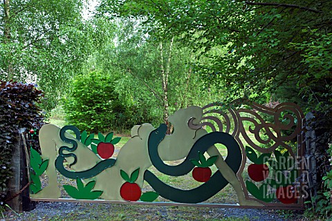 CONTEMPORARY_HAND_CRAFTED_STEEL_GATE_SCULPTURE_OF_EVE_THE_APPLE_AND_THE_SERPENT_GARDEN_ART_WITHIN_CO