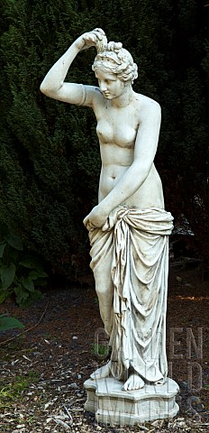 Classic_carved_stone_garden_statuary