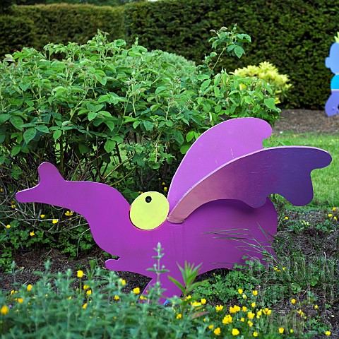 Childrens_Garden_with_colourful_contemporary_statuary