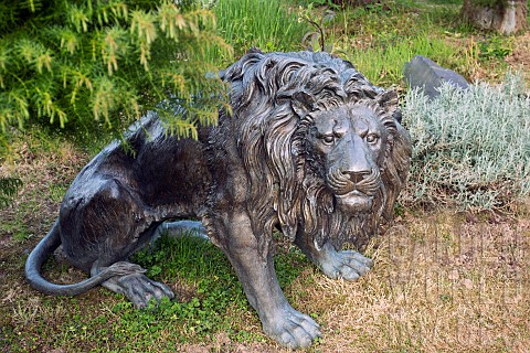 Bronze_Lion_statues_at_Garden_Art
