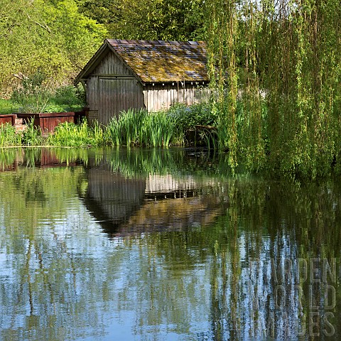 Boathouse_with_Weeping_Willow_tree_lined_River_Sow