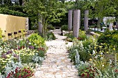 DAILY TELEGRAPH GARDEN BY CLEVE WEST BEST IN SHOW 2011