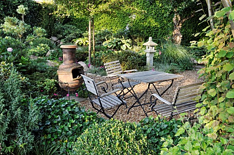 SEATING_AREA_WITH_OVEN_IN_A_PERENNIAL_GARDEN_DESIGN_MARIANNE_AND_DETLEF_LUEDKE