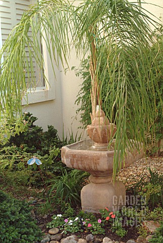 WATER_FEATURE_BY_ENTRANCE_TO_HOUSE_IN_PALM_DESERT__CALIFORNIAUSA