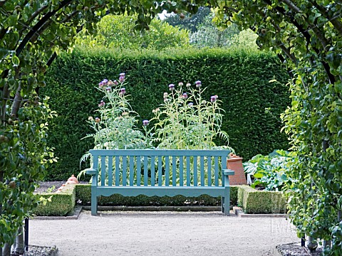 _PEAR_ARCH_WITH_SEAT_AND_CARDOONS_WEST_DEAN_GARDENS